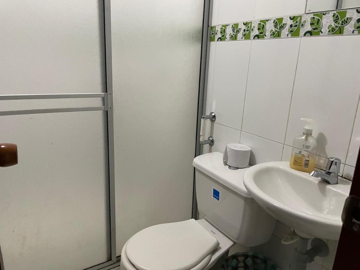 Apartamento Cerca A La Candelaria Y Hospitales Principales De Bogotá Esterno foto